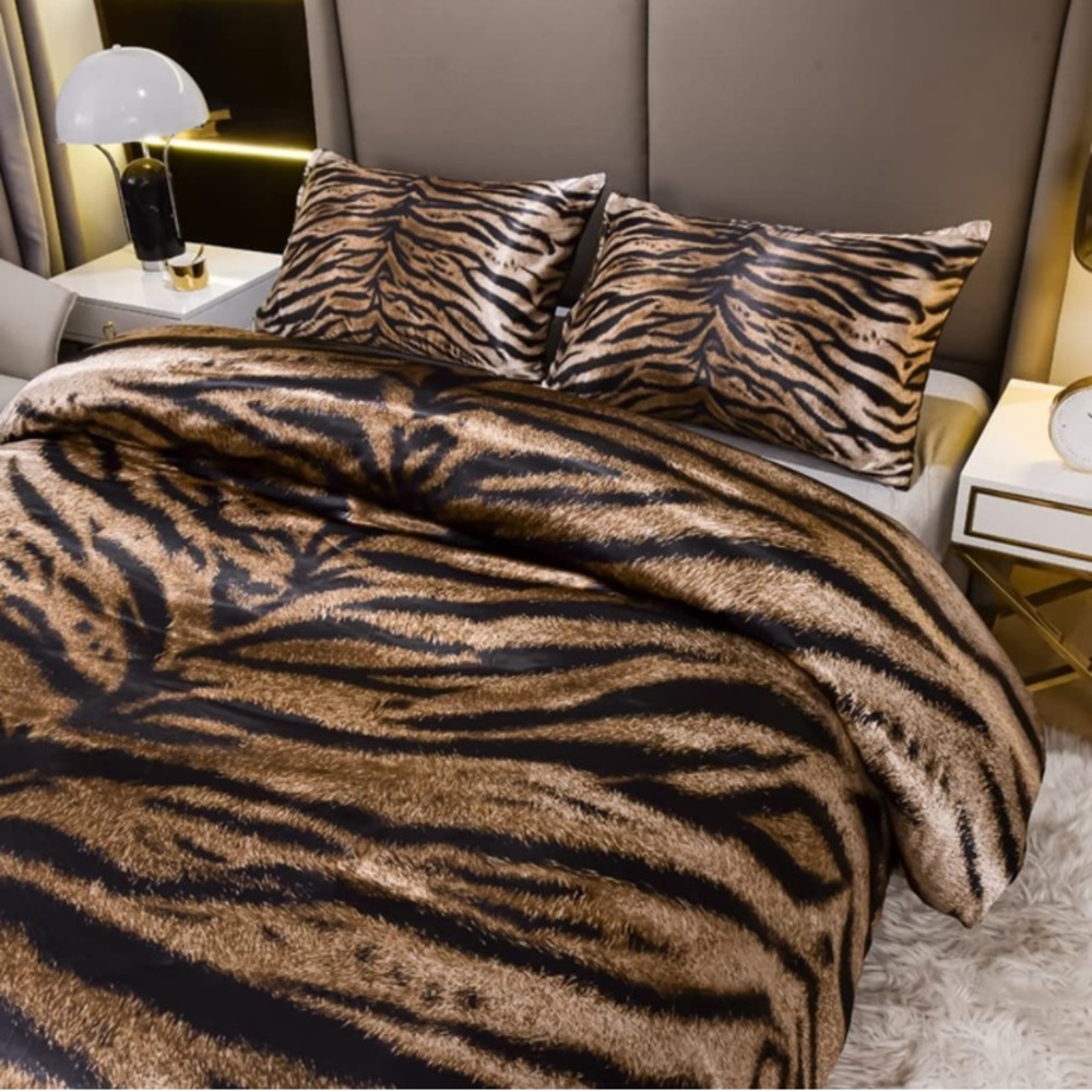 Tiger Print Silky Comforter Sets Queen Animal Stripes Bedding Sets 3 Pieces - Picture 4 of 7